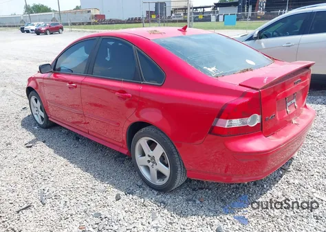 2005 Volvo S40 T5 Awd from USA, damaged, VIN YV1MH682652075181